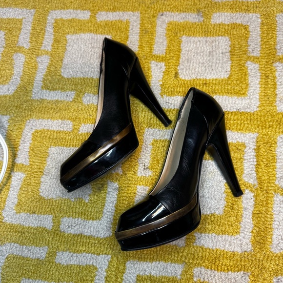 Yves Saint Laurent Glossy Black Heels - Picture 4 of 11